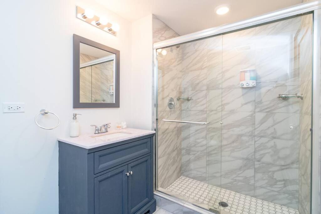 Apartment Mccormick Place 3br/2ba With Optional Parking On State Street Chicago