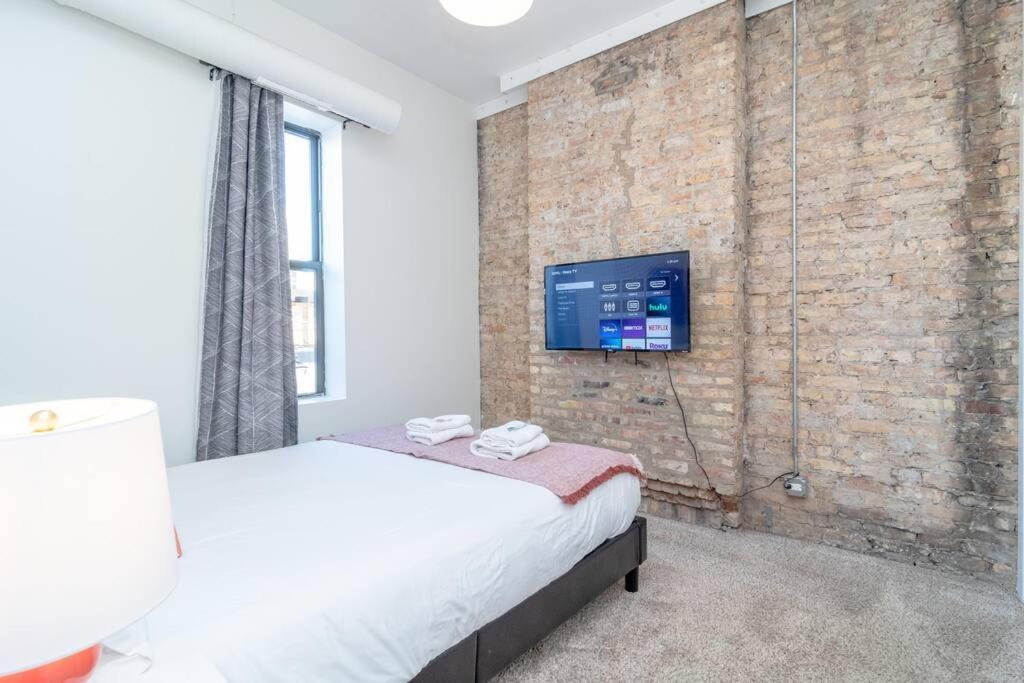 Mccormick Place 3br/2ba With Optional Parking On State Street Chicago