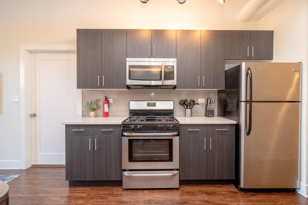 Mccormick Place 3br/2ba With Optional Parking On State Street Apartment Chicago