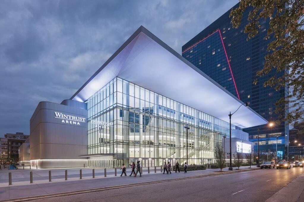 Mccormick Place 3br/2ba With Optional Parking On State Street Chicago
