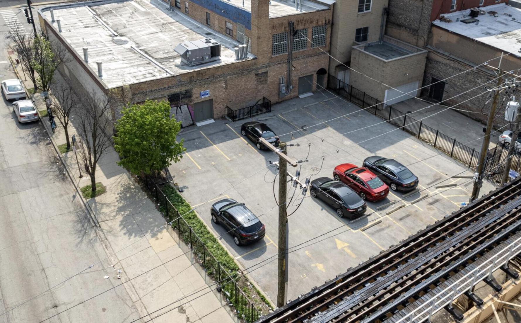 Mccormick Place 3br/2ba With Optional Parking On State Street Chicago