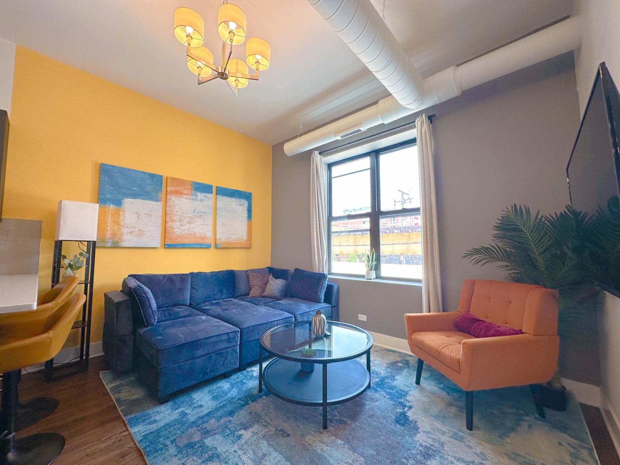 Apartment Mccormick Place 3br/2ba With Optional Parking On State Street *