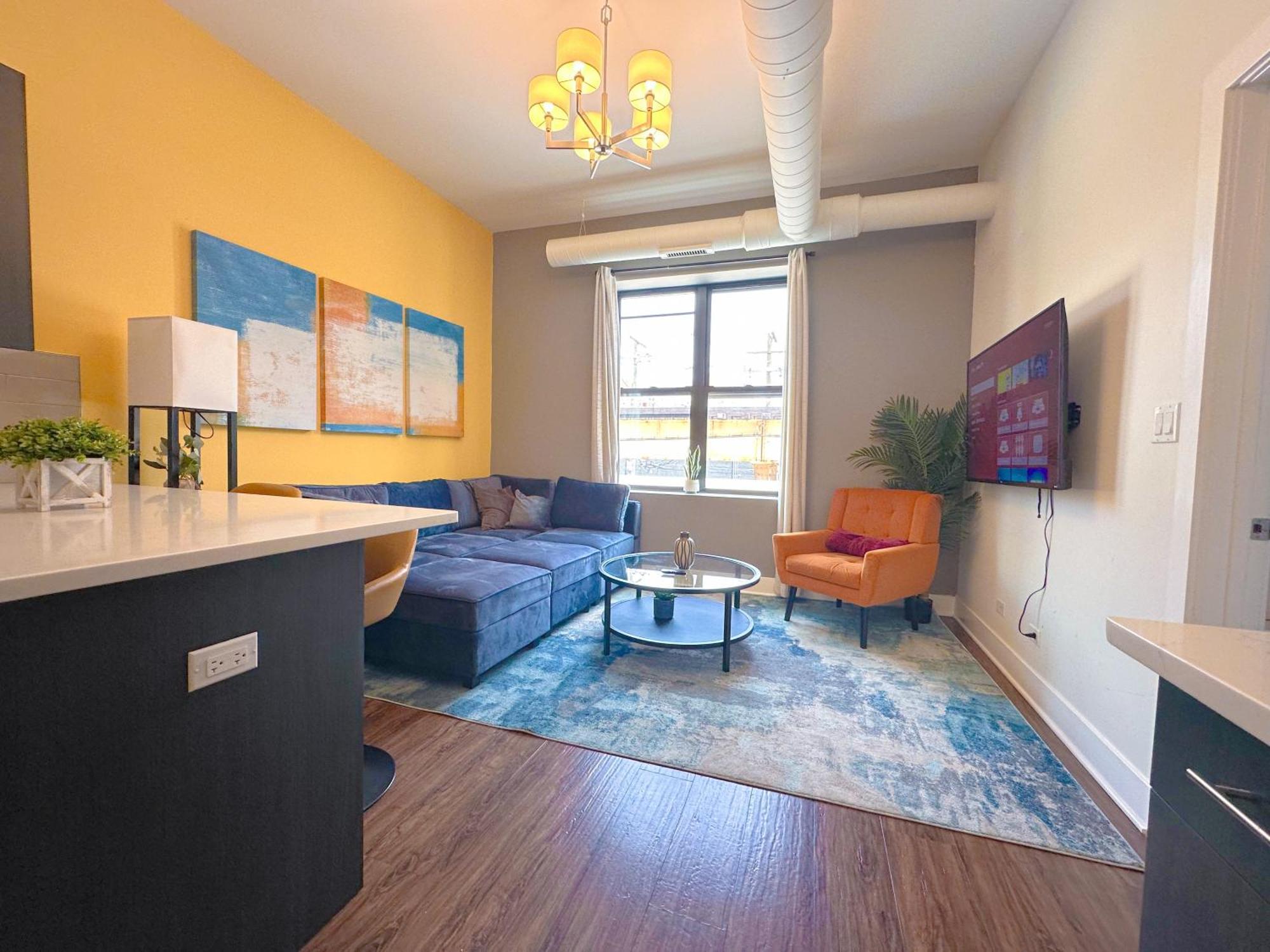Mccormick Place 3br/2ba With Optional Parking On State Street *